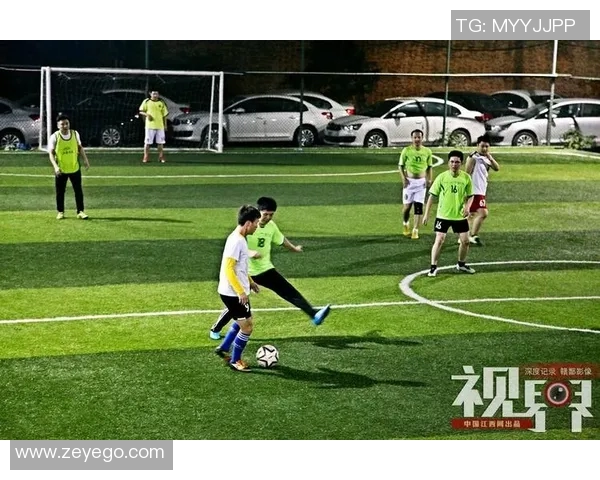 足球帝的传奇之路：从草根到巅峰的奋斗与荣耀